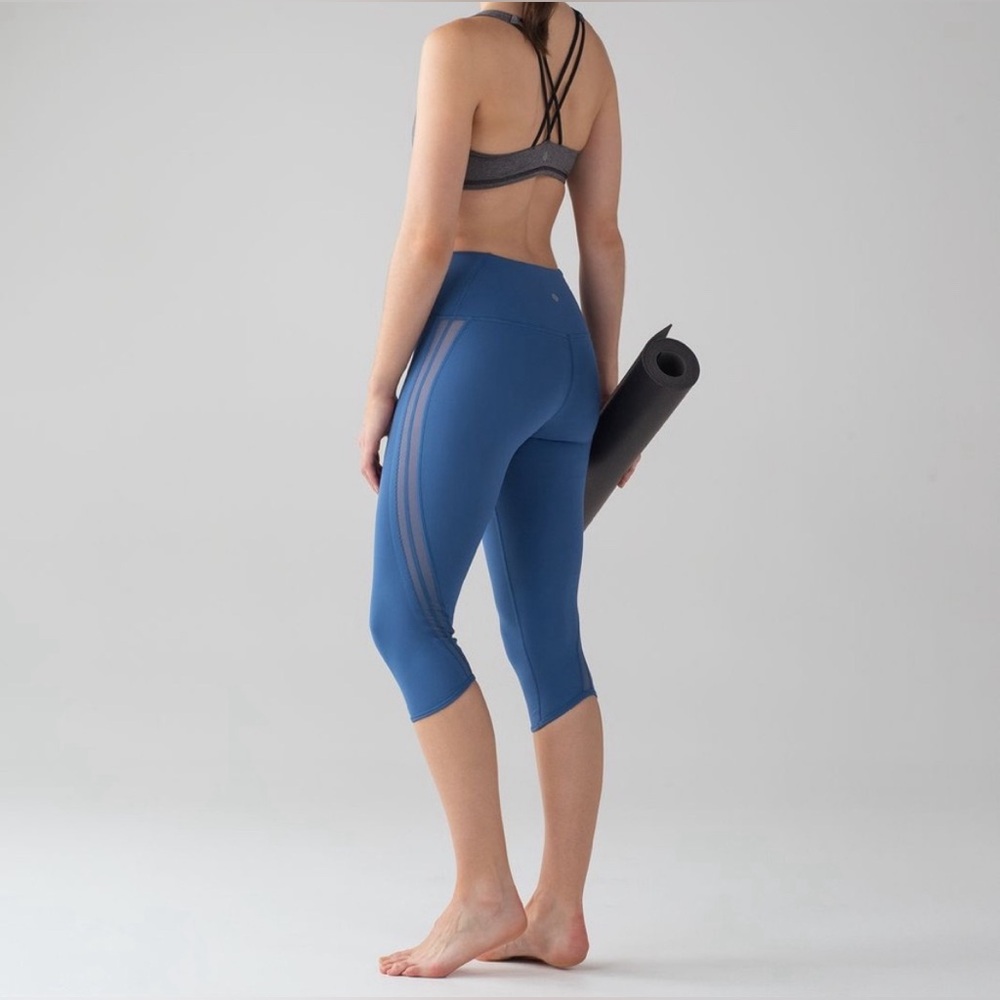 Lululemon Sun Setter Crop 17" Royal Blue Size 4 Yoga Work Out